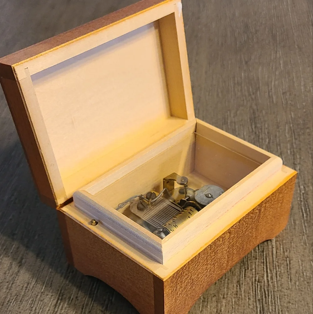Music Box - Picture 7 of 10